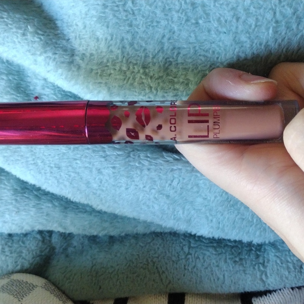 Lip plumper